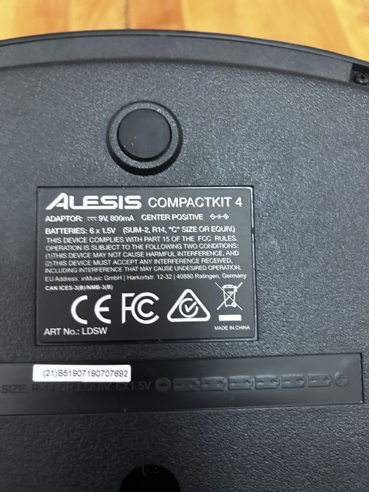 tobe electrice Alesis CompactKit 4 - stare foarte buna!
