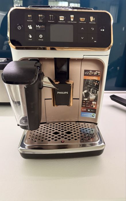 Vand espressor de cafea  Philips Seria 5400