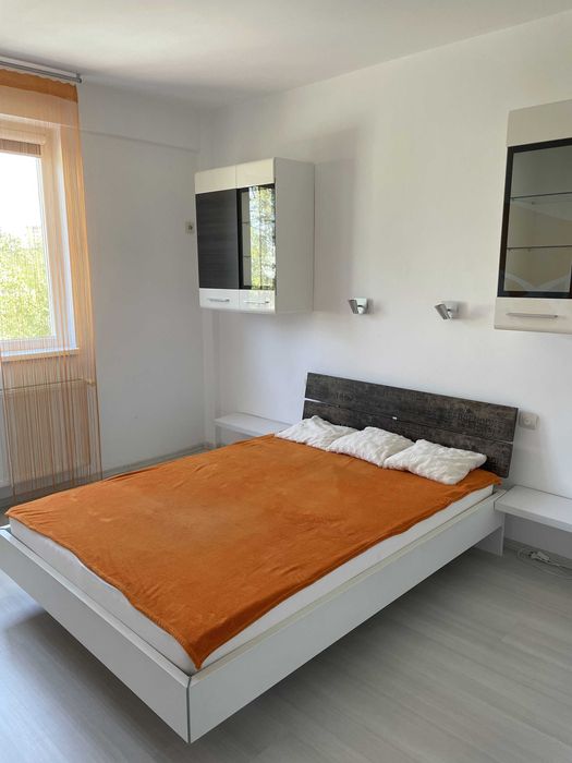 De inchiriat ap. 2 camere, et. 2, decomandat, 62 mpu, parcare, in Rosu