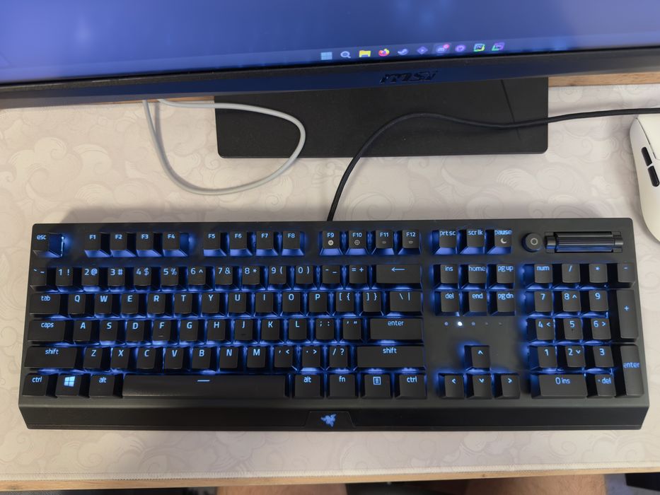 Razer BlackWidow V3 – механична геймърска клавиатура, като нова