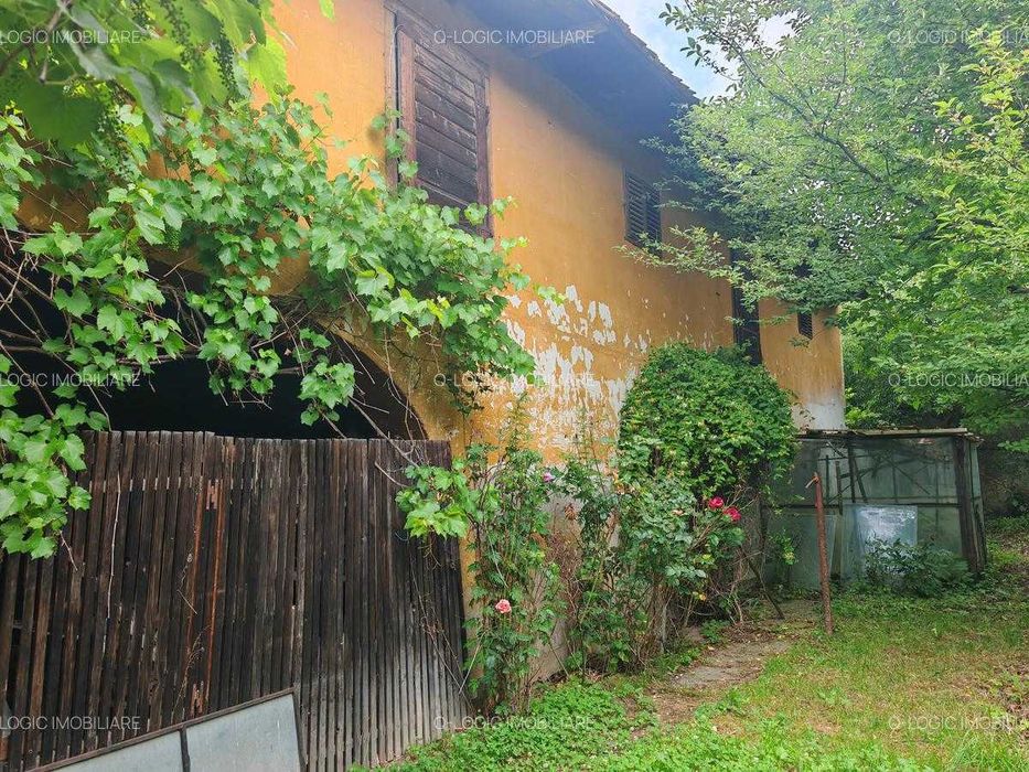 Casa cu curte si gradina, strada Principala, Vulcan, acces doua strazi