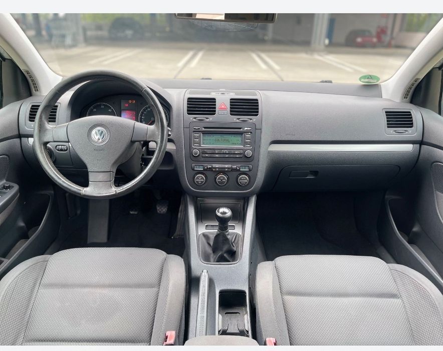 Se vinde golf 5  an 2005 motor BKD 2000 diesel masina rulează zilnic