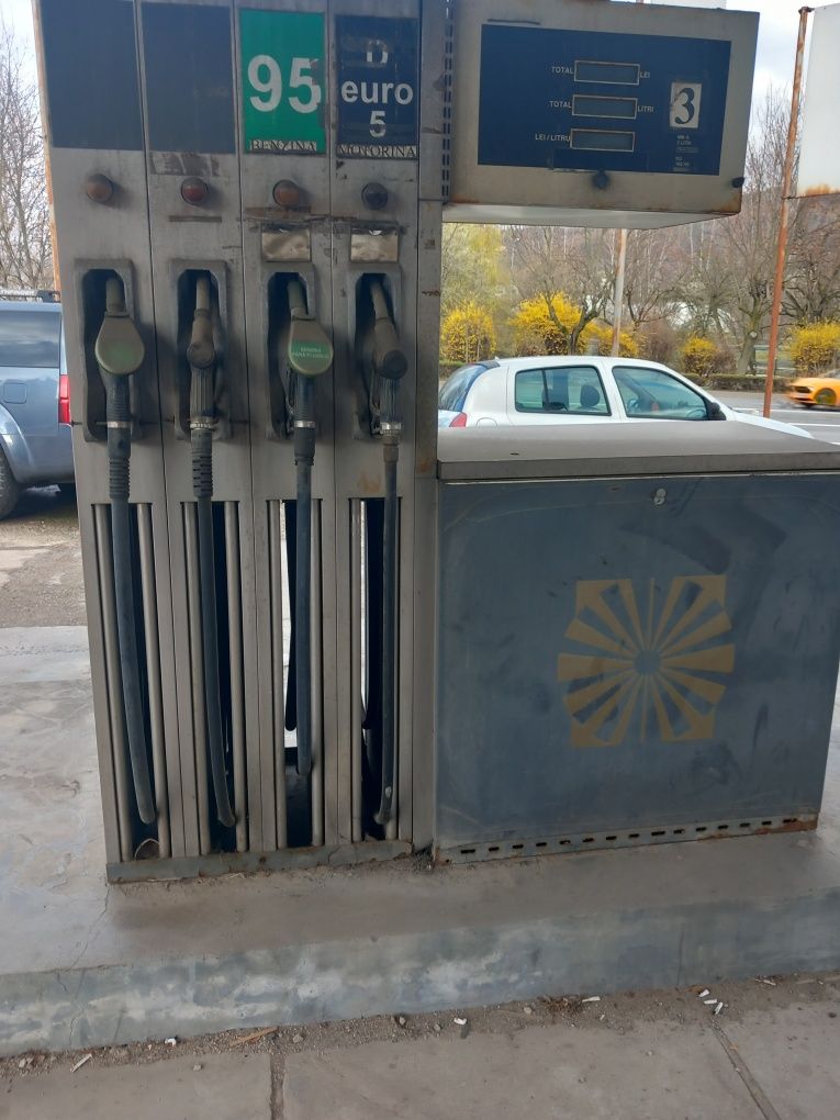 Vând pompe benzinărie