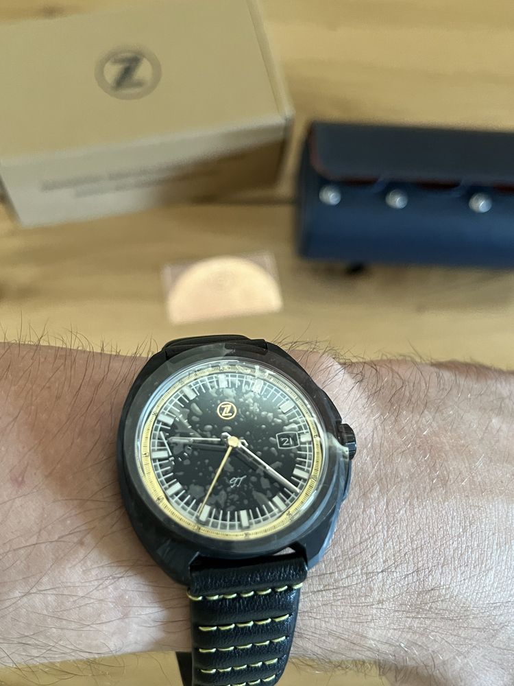 Часовник Zelos GT Carbon "Eclipse"