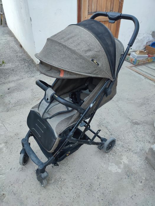 Продается б/у коляска прогулочная