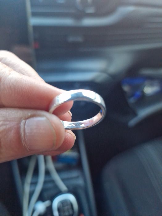 Vând 2 verighete noi argint