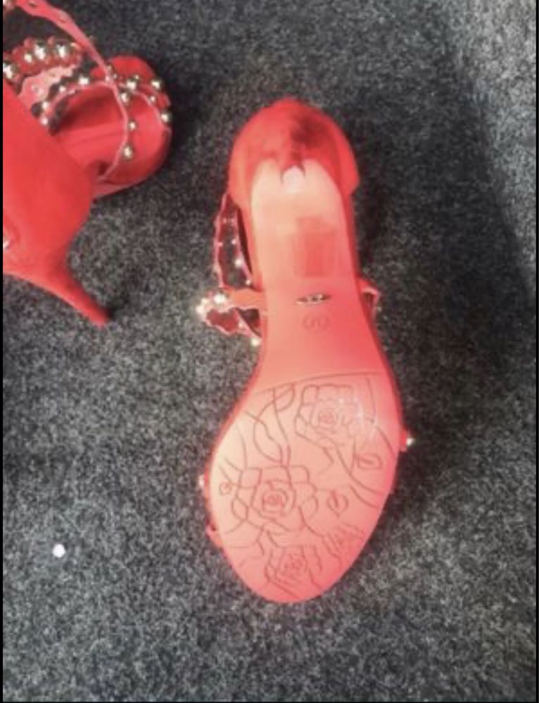 Sandale roșii elegante