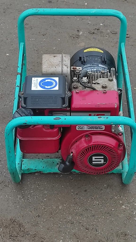 Generator electric marca SDMO RG 2500 cu motor Brige Strato