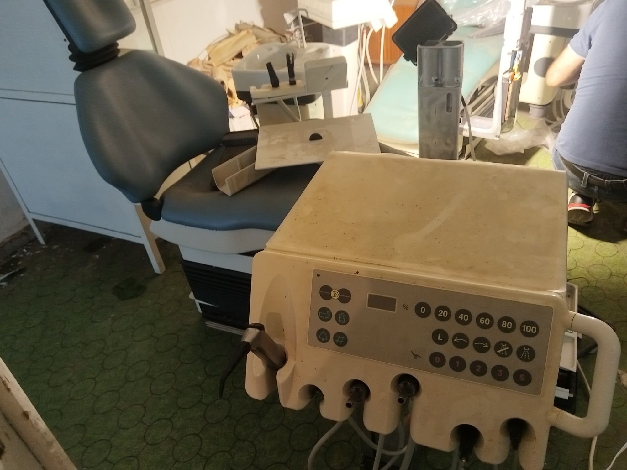 Продавам стари столове Siemens Sirona M1 цели или на части