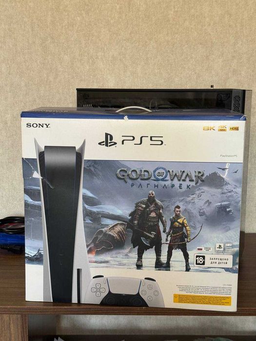 PS5 825 GB + 2 геймпада + Зарядка для геймпада + 2 игры