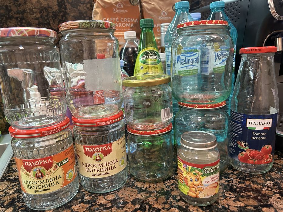 Продавам стъклени буркани