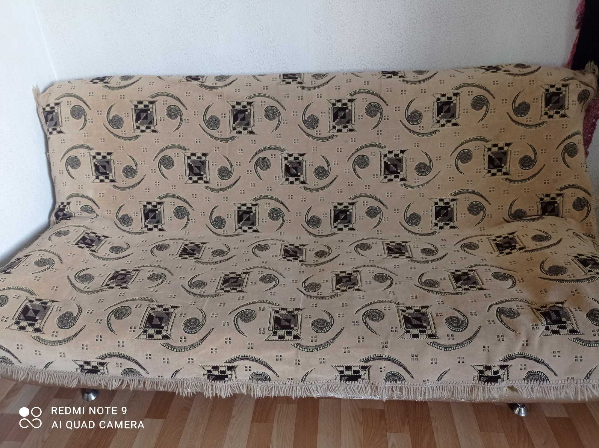 Диван с двумя креслами