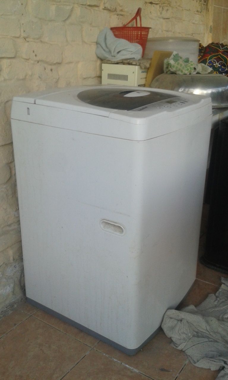 Срочно продается стиральная машинка "LG"пол автомат,7 литров.
