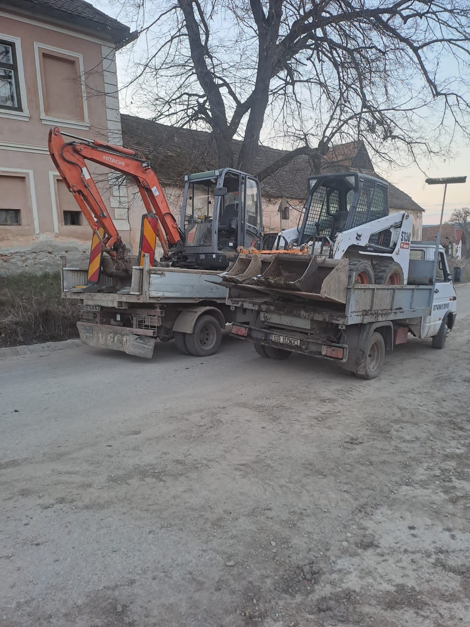 Execut lucrări cu miniexcavator și bob-cat