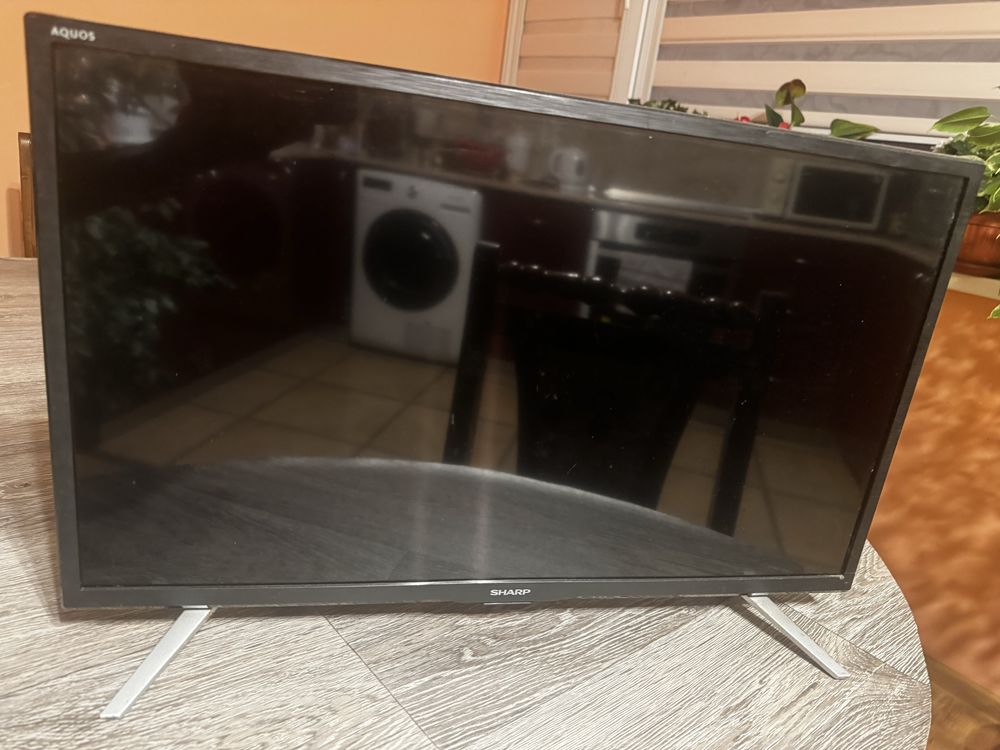 Продавам телевизор sharp