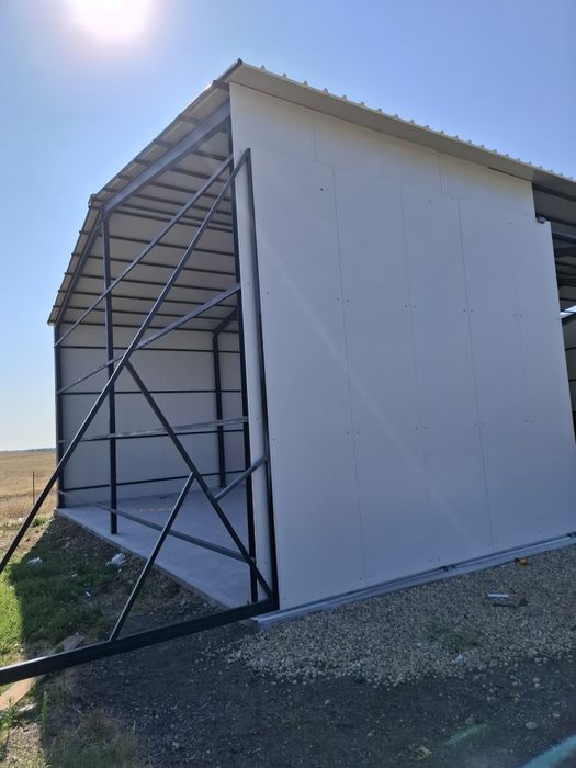 Vand hala metalica 10m x 20m:
- structura metalica din europrofile;
-