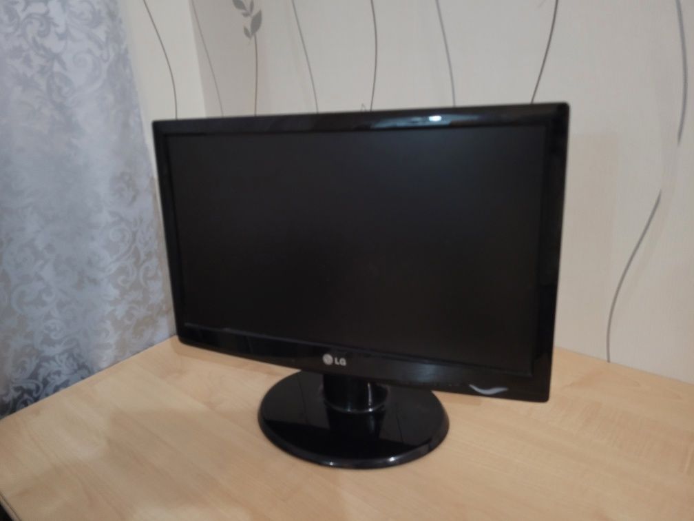 Монитор 18.5" LG W1943C-PF