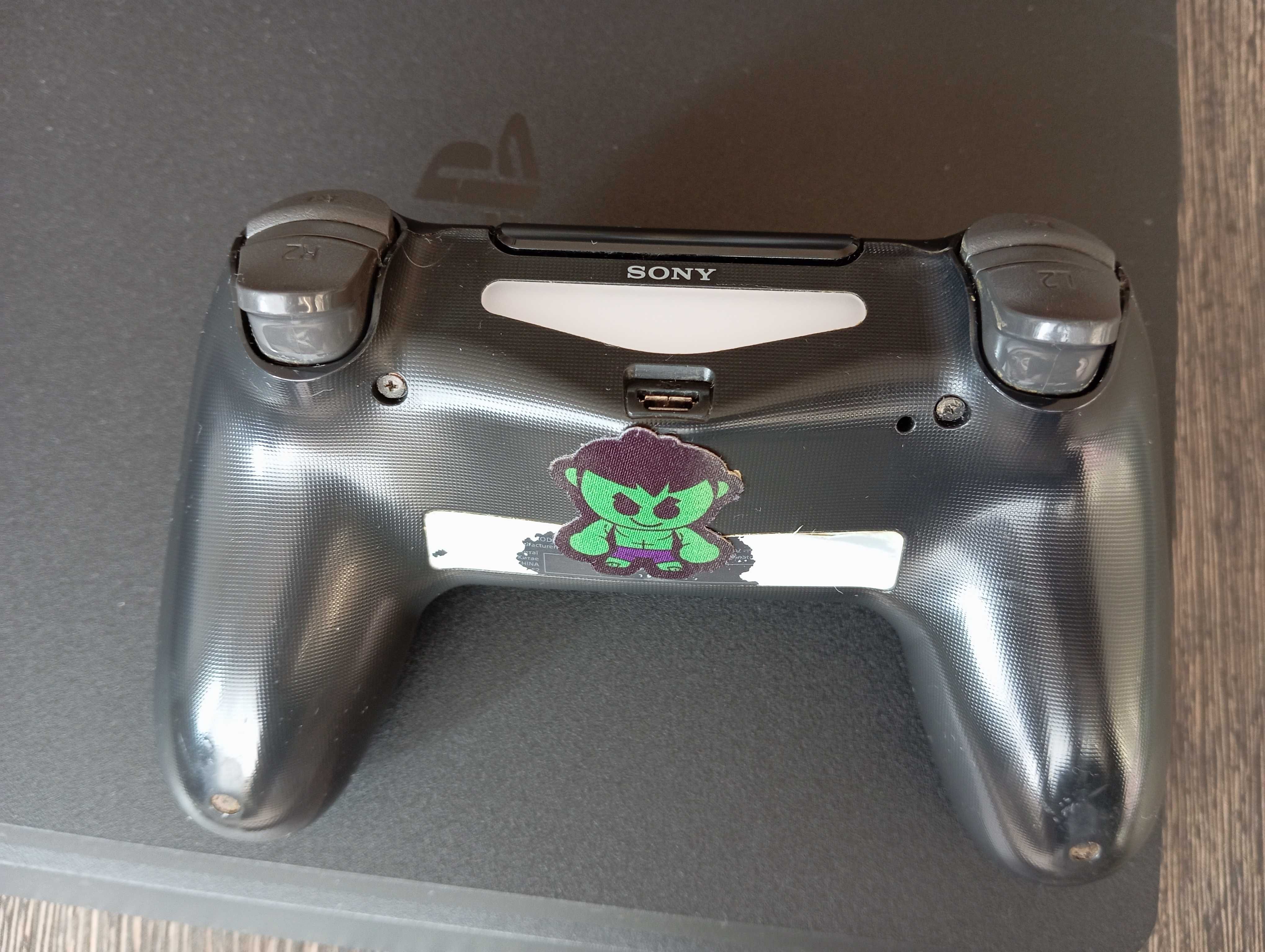 PlayStation 4 Slim черен цвят
