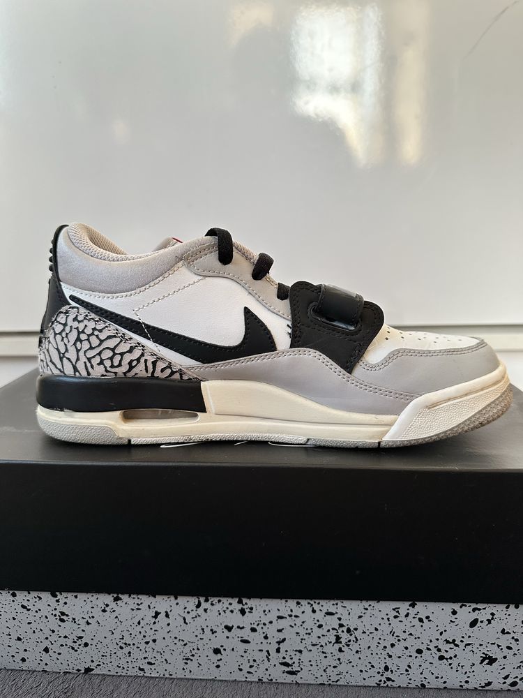 Обувки: Air jordan legacy 312