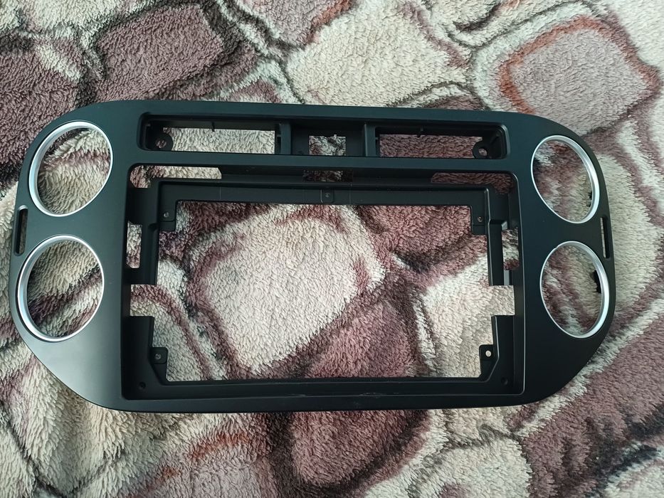 Rama pentru navigatie de 9" Tiguan