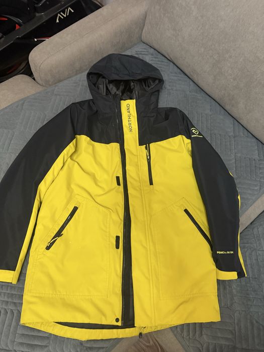 Продам куртку на мальчика