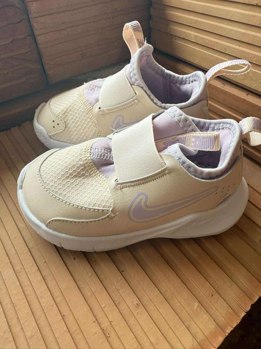 Nike маратонки за момиче 22