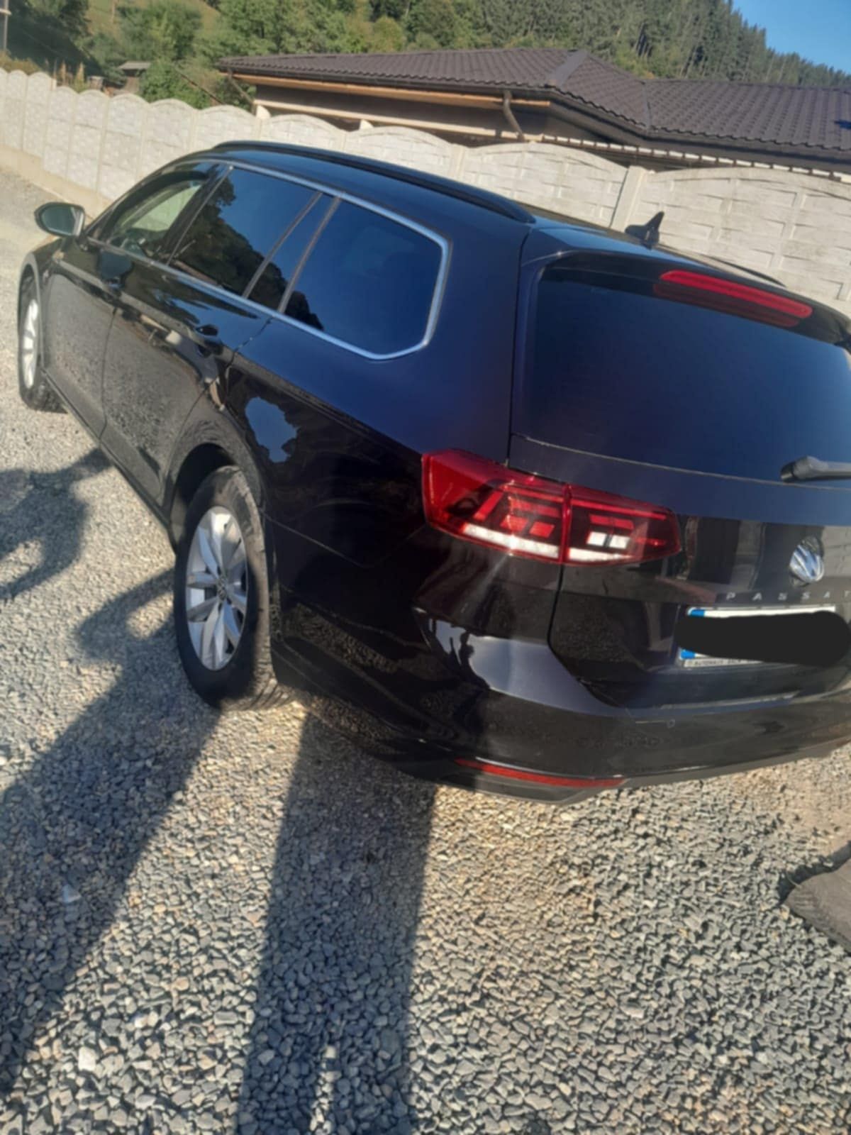 Vând Passat break.Sau schimb cu auto până în 5000e plus diferența
