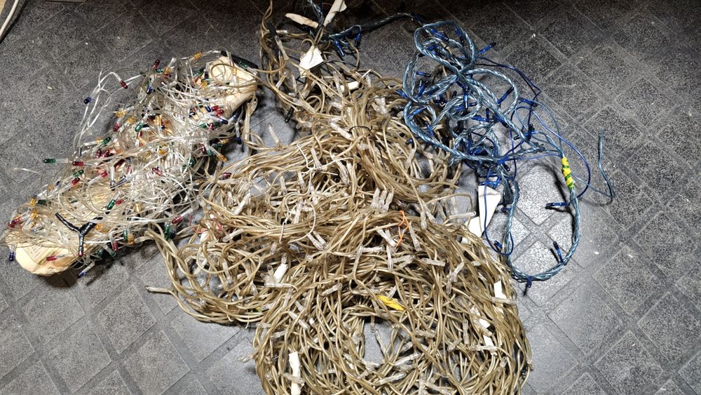 Siruri cu becuri de Craciun