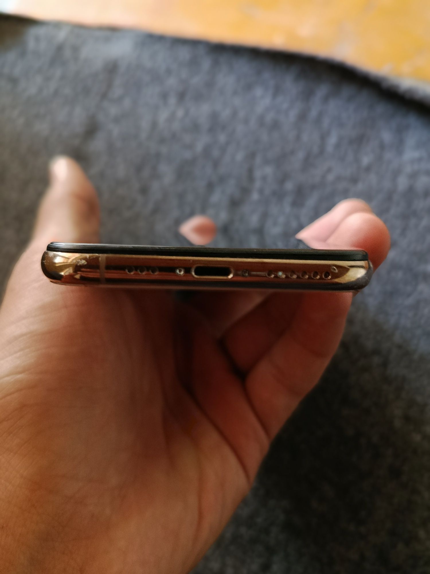 iPhone XS sotiladi