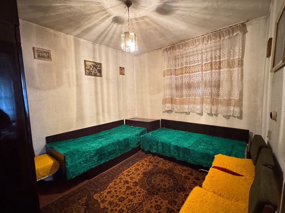 Самостоятелна Къща с Гараж до Очна Клиника “Тасков” , гр. Търговище