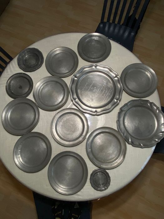 Farfurii vechi din zinc