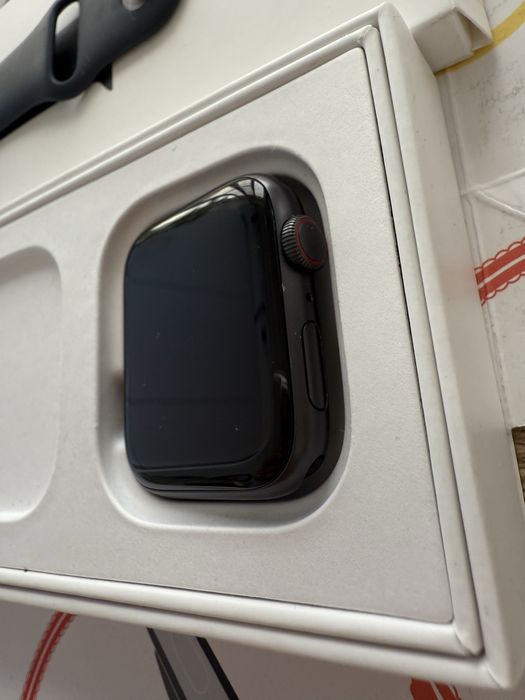 apple watch se 44 mm cellular ca Nou