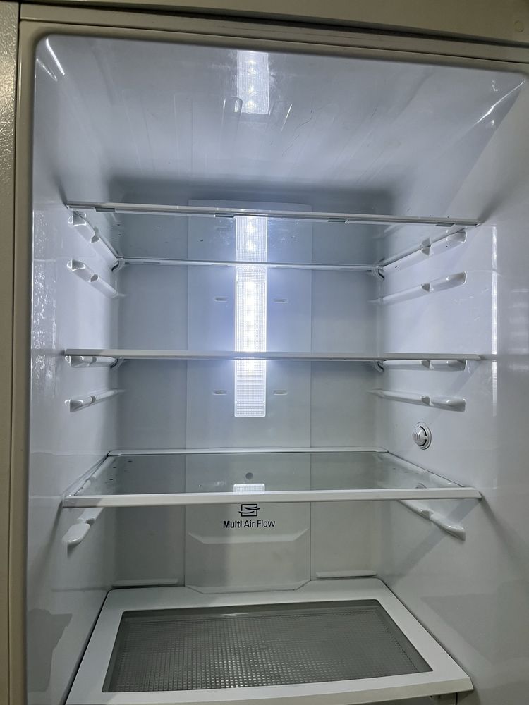 Продаю Холодильник LG