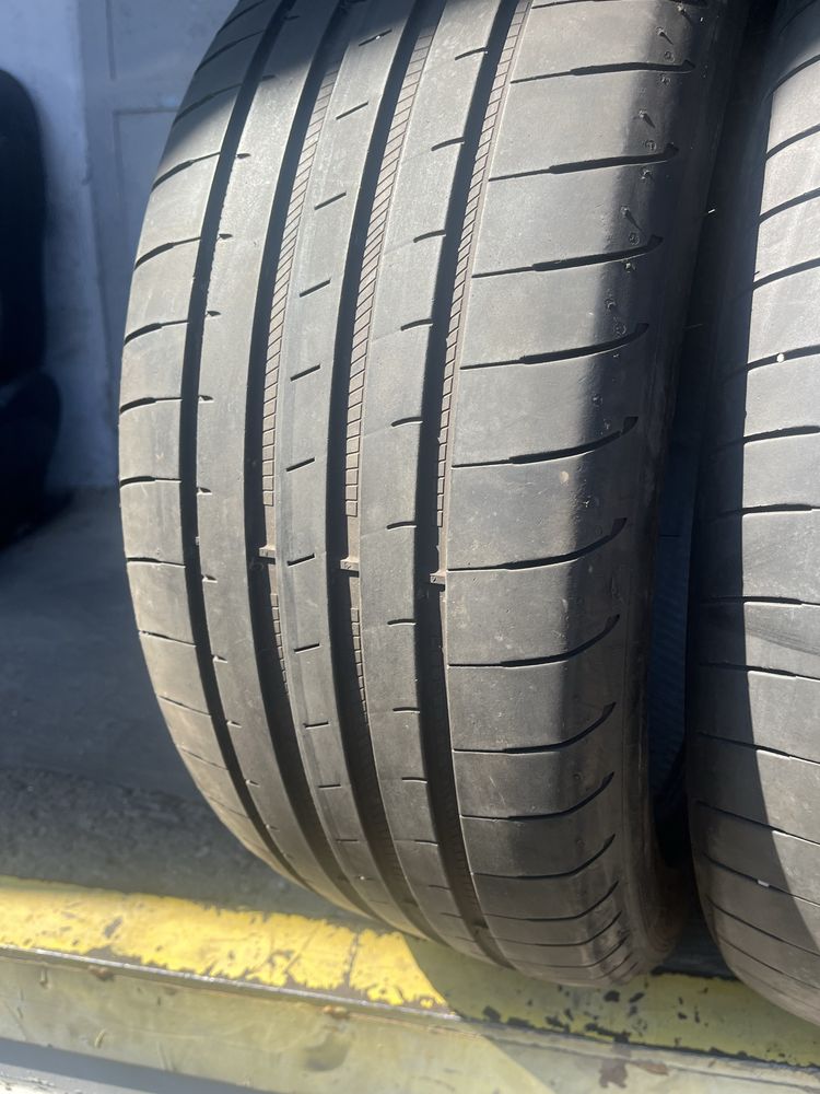 2 бр. летни гуми 245/45/18 GoodYear DOT 0323 5,5 mm