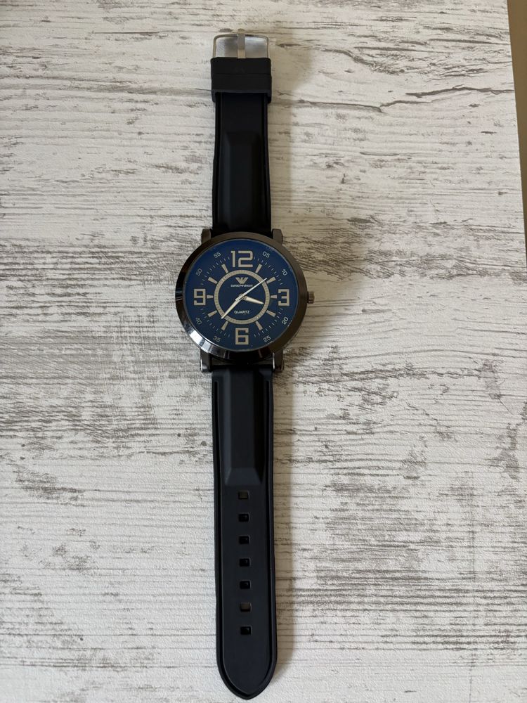 Мъжки кварцов часовник Armani чисто нов!
