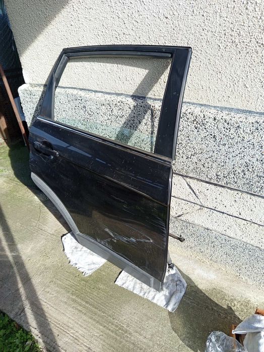 Задна дясна врата