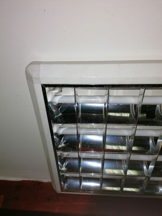 Vând neoane în stare foarte bună de funcționare