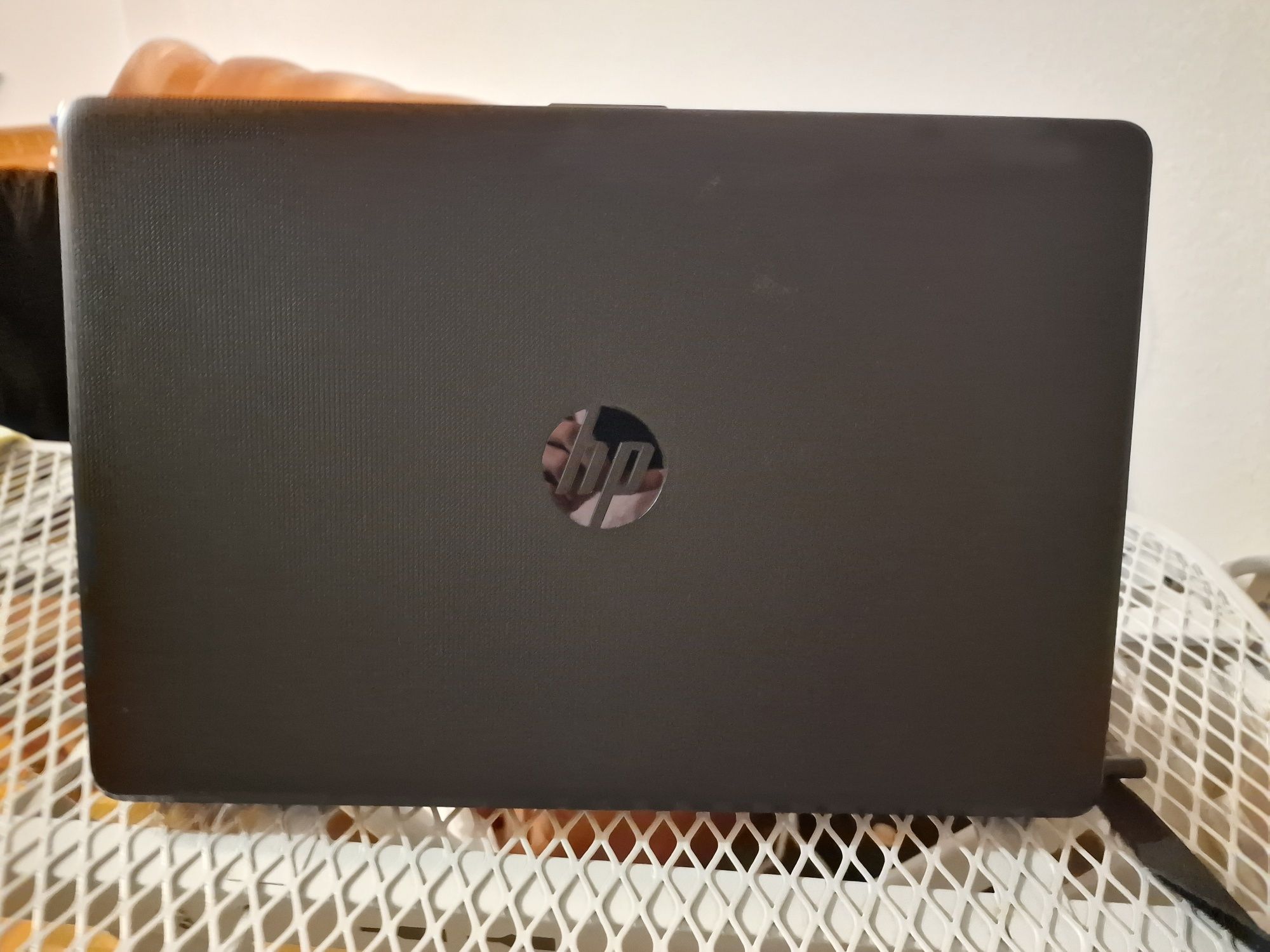 Laptop HP, încărcător inclus