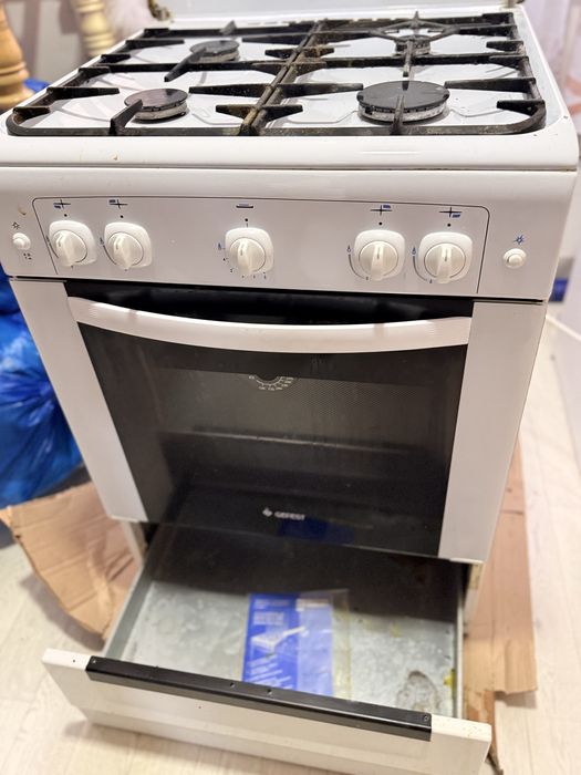 Продам газ плиту Гефест 60 см с доставкой отлично работает