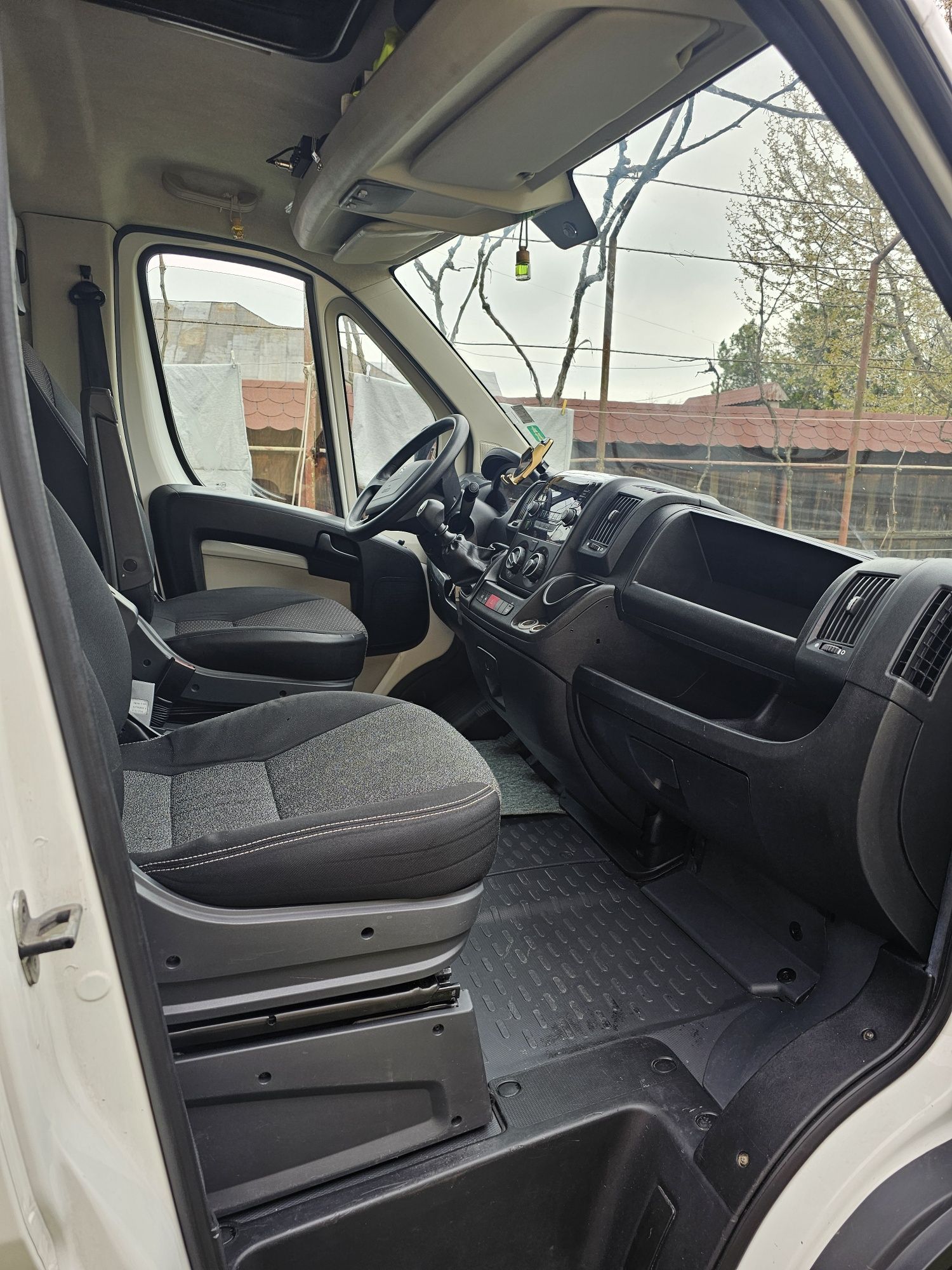 Vând Peugeot Boxer motor 3.0 Iveco, 2016 ,cu lift 750 kg!!!
