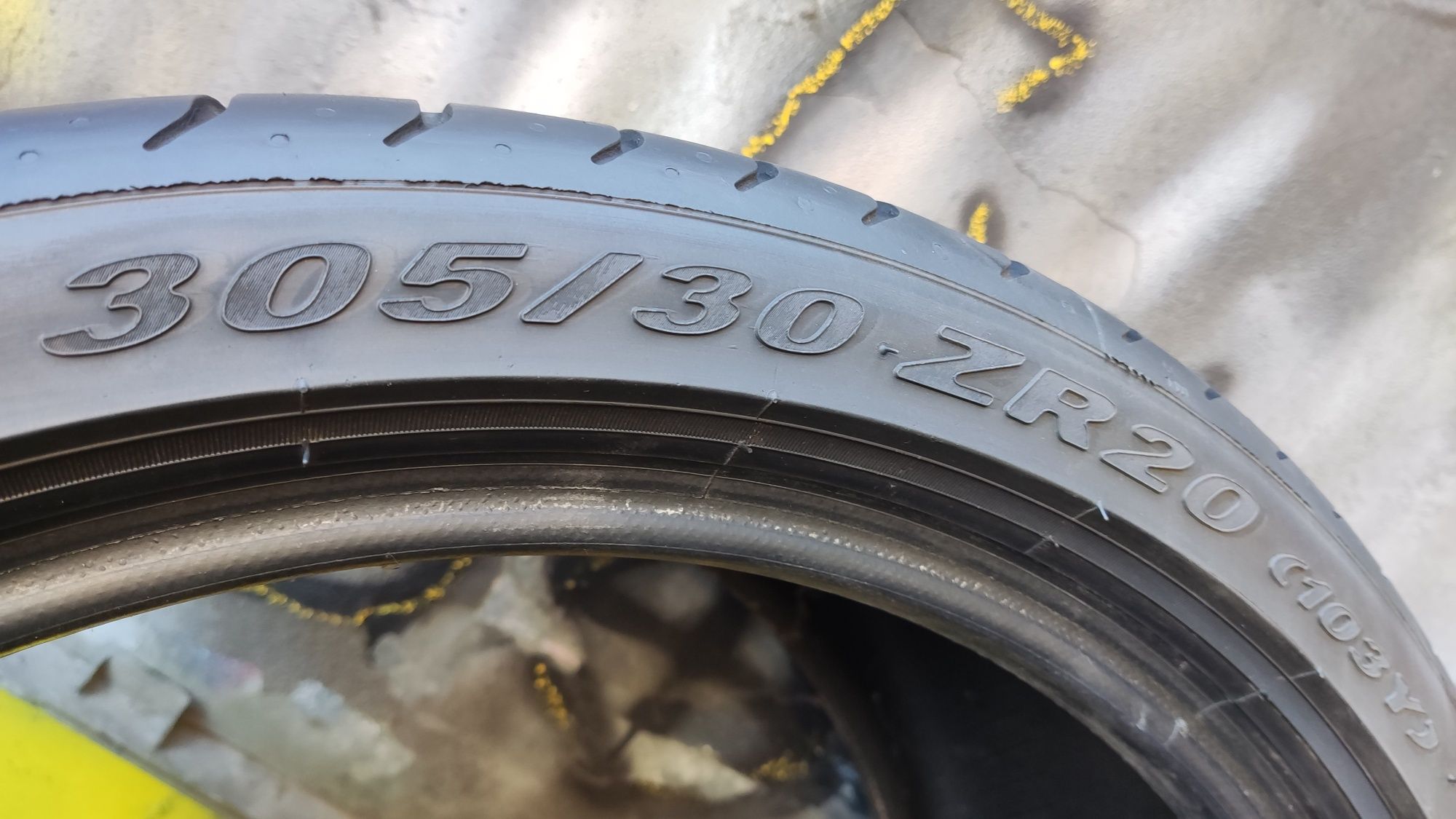 2бр летни гуми 305/30/20 Pirelli Zero 103 Y
7mm грайфер
Добро състояни