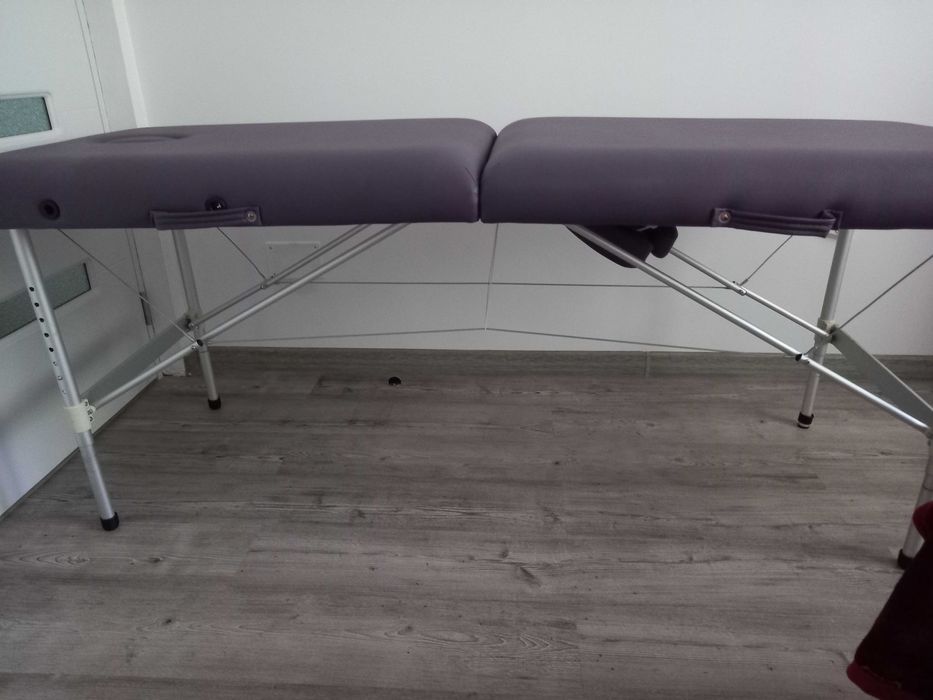Vand masa masaj/cosmetica, in stare foarte buna de functionare.