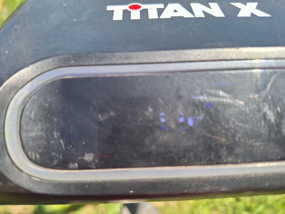 Vînd trotineta titan x
