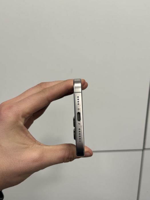 Продавам iPhone 16 PRO MAX 18 цикъла