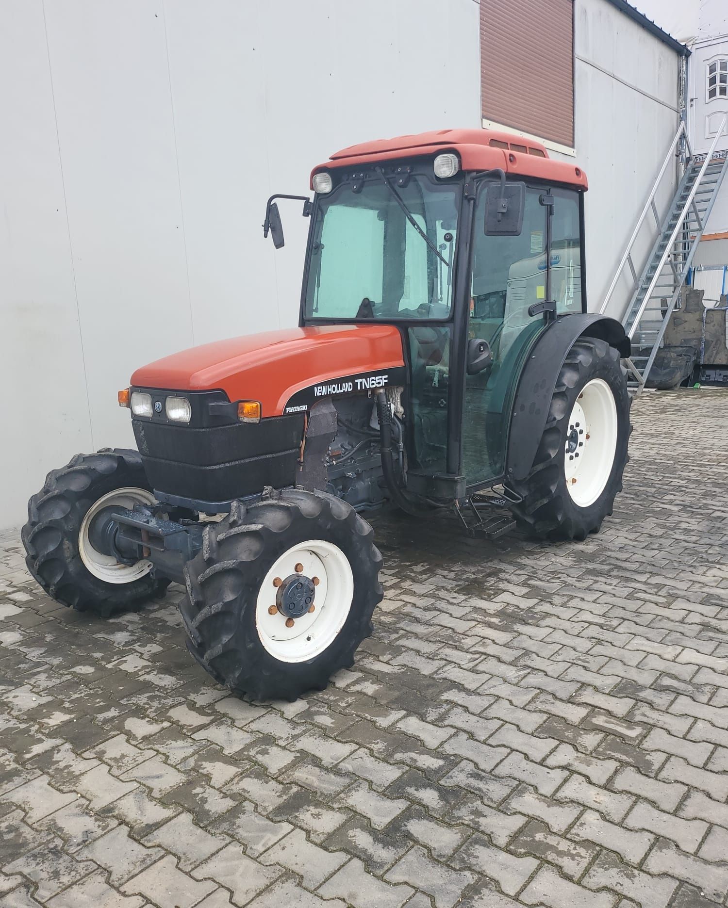 Tractoras vitico tractor l TN 65  F  New Holland Fiatagri