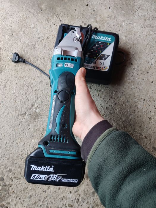 Foarfecă tablă Makita DJS161