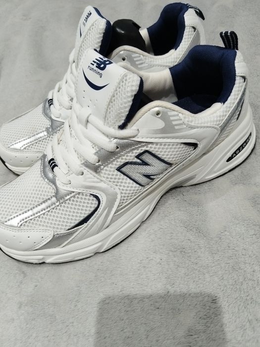 Продам новые кроссовки