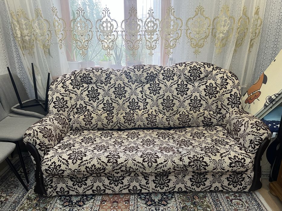 Продам диван с 2 креслами