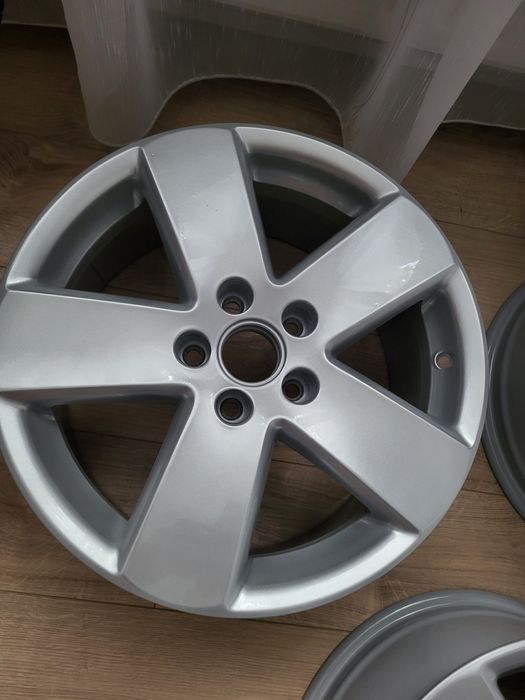 Vând jante aluminiu originale