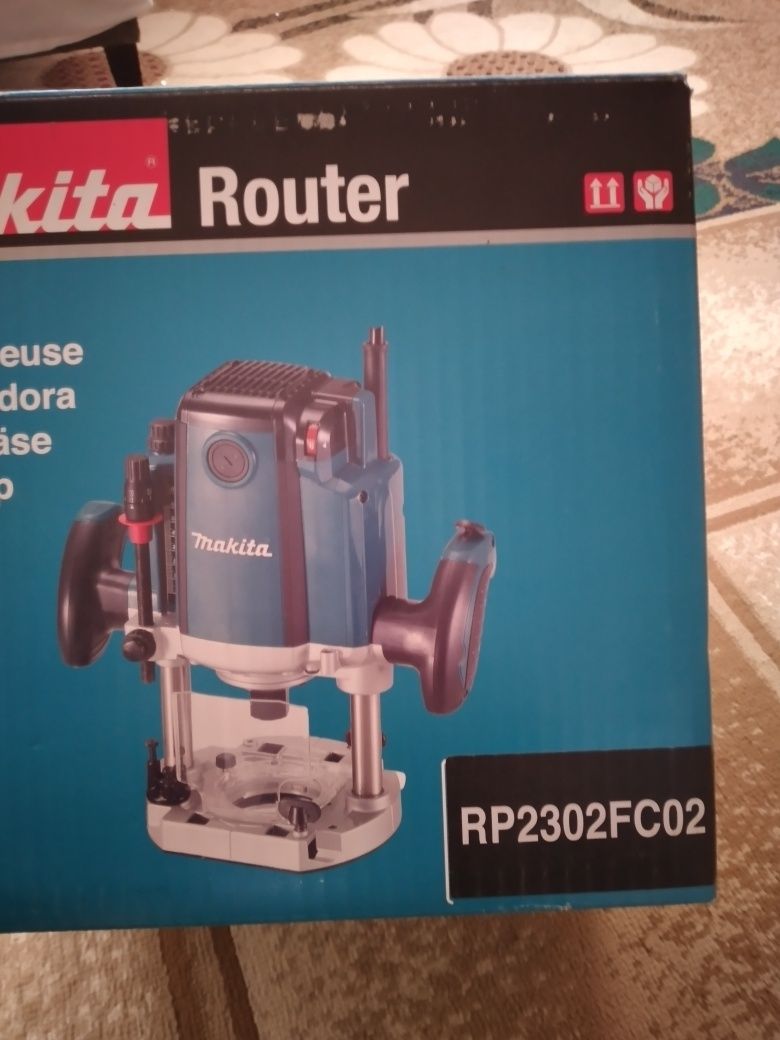 Фрезер Makita RP 2302FC02